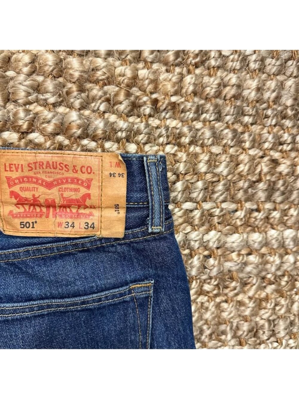 Levis 501 Original Fit Denim Jeans Mens 34x34 Straight Leg Button Fly